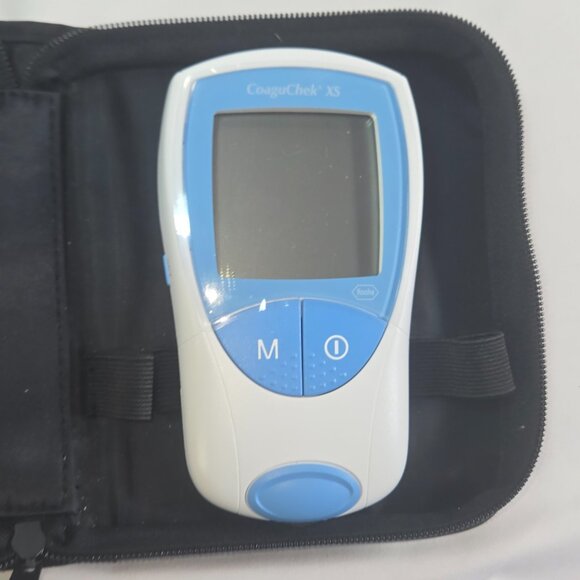 Roche CoaguChek XS Coagulation Meter Case Manual Accu-Chek Lancets Original Box - Picture 4 of 16